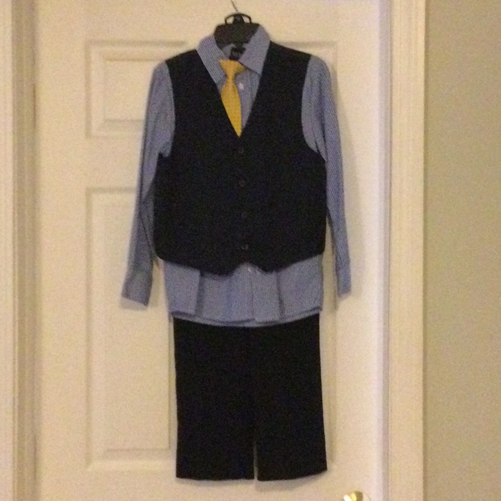 Boys 4 piece set: size 10 regular